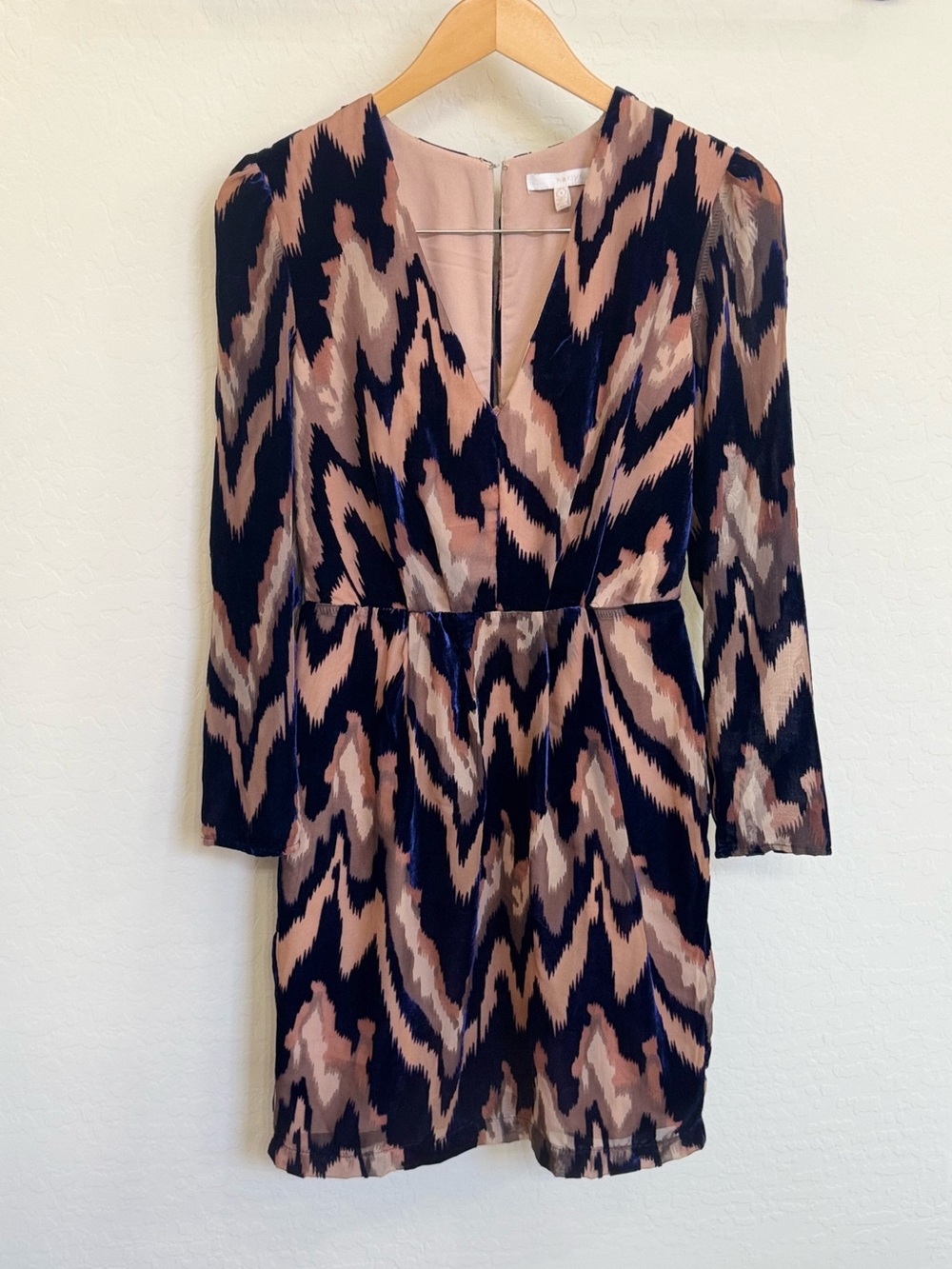 Harlyn Velvet Burnout Long Sleeve Cocktail Dress Taupe Navy ZigZag Small EUC
